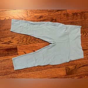 IVVIVA girls lululemon cropped leggings